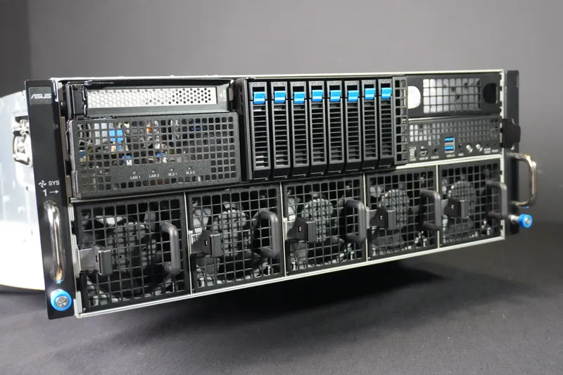 Server GPU 4U in collaudo nel laboratorio Syspack