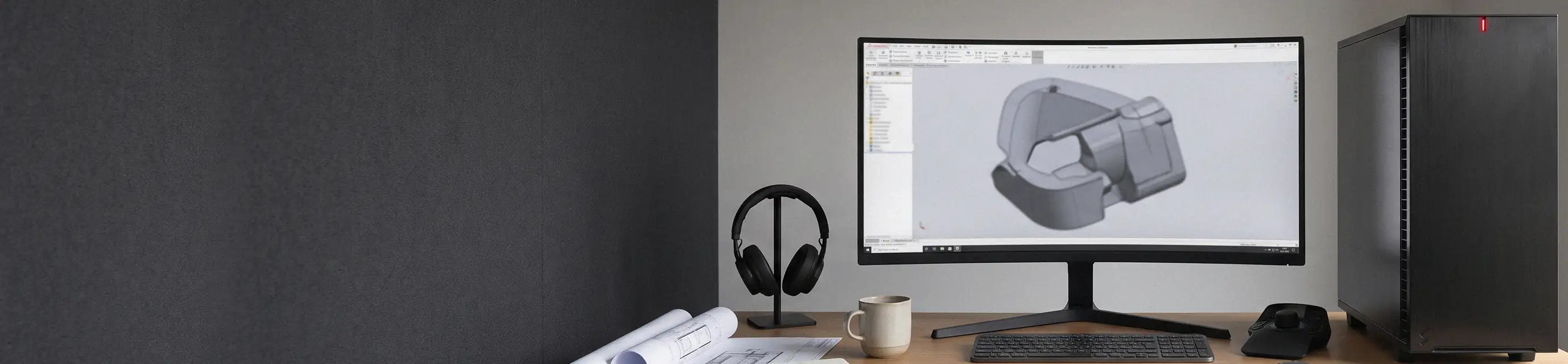 Postazione di lavoro con workstation Syspack, monitor ultrawide e render 3D