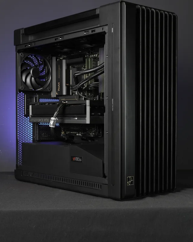 Workstation Syspack in case ASUS ProArt, pannello laterale aperto